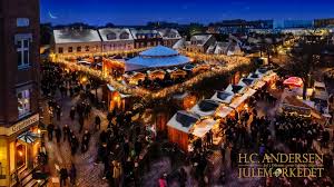 hc andersend julemarked Luftfoto af H.C. Andersen julemarked i Odense. Taget om aftenen så lys og julestemningen træder ekstra frem