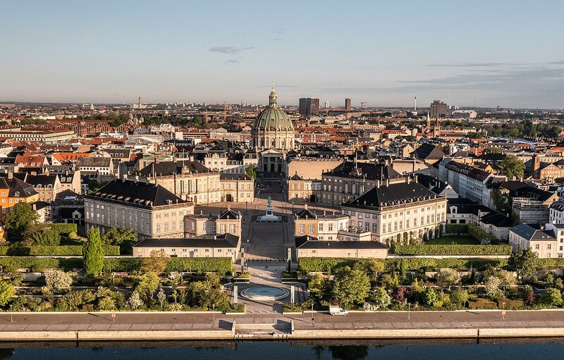 Amalienborg Bustur til Cirkusrevyen